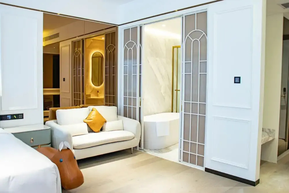 Yoho Resorts World Hotel
