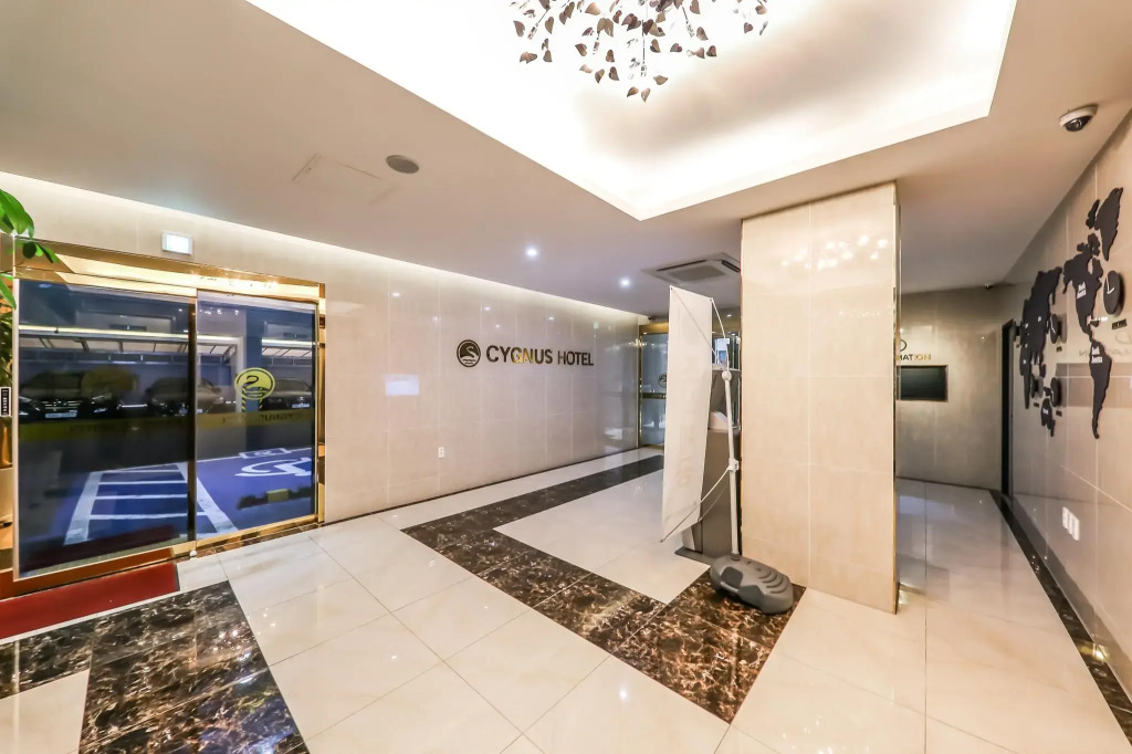 CYGNUS Hotel