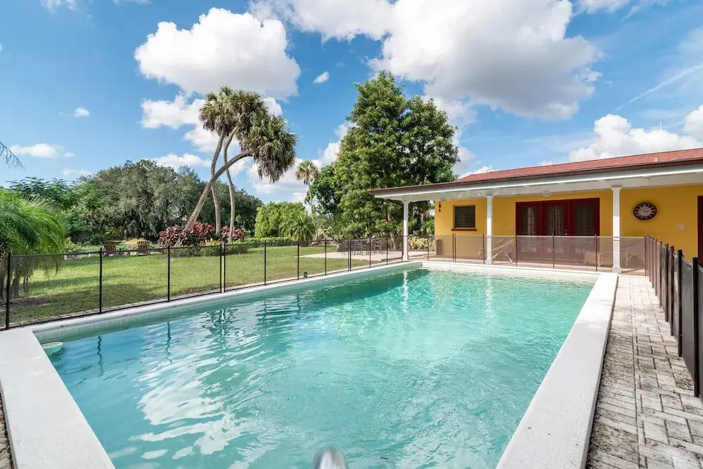 Family With Pool, Games, Dock, Fishing, Golf 4 Bedroom Home by Redawning
