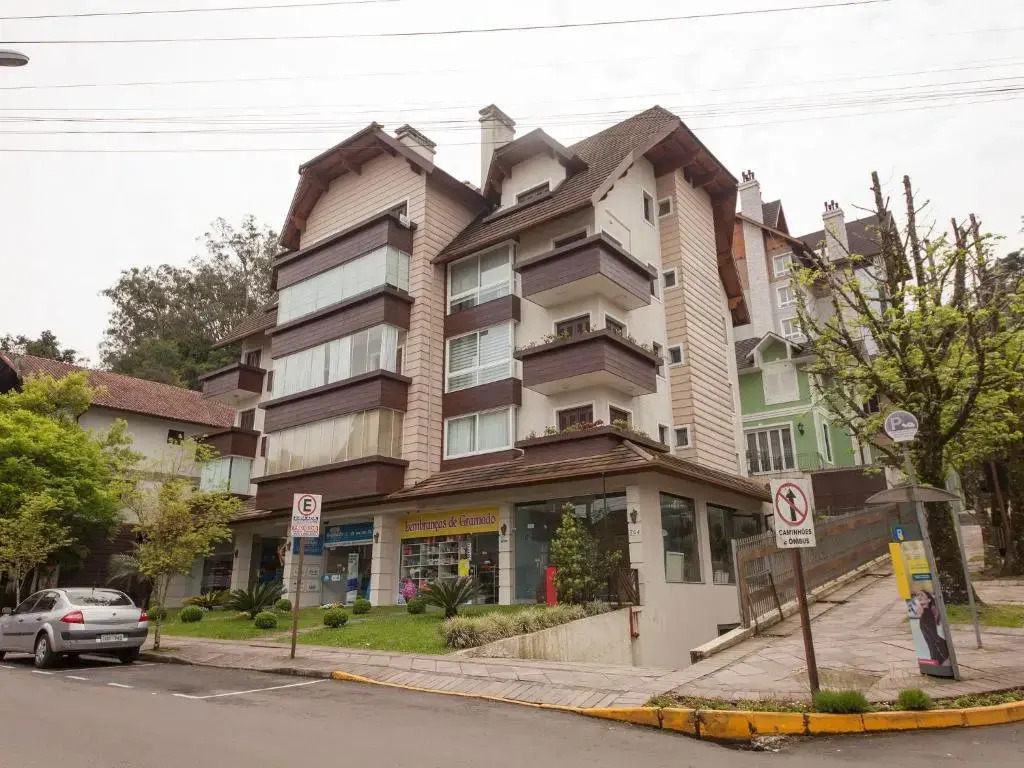 300 metros, Rua Coberta Centro - Solar Encantado