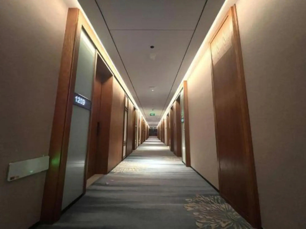 Huayun Hotel