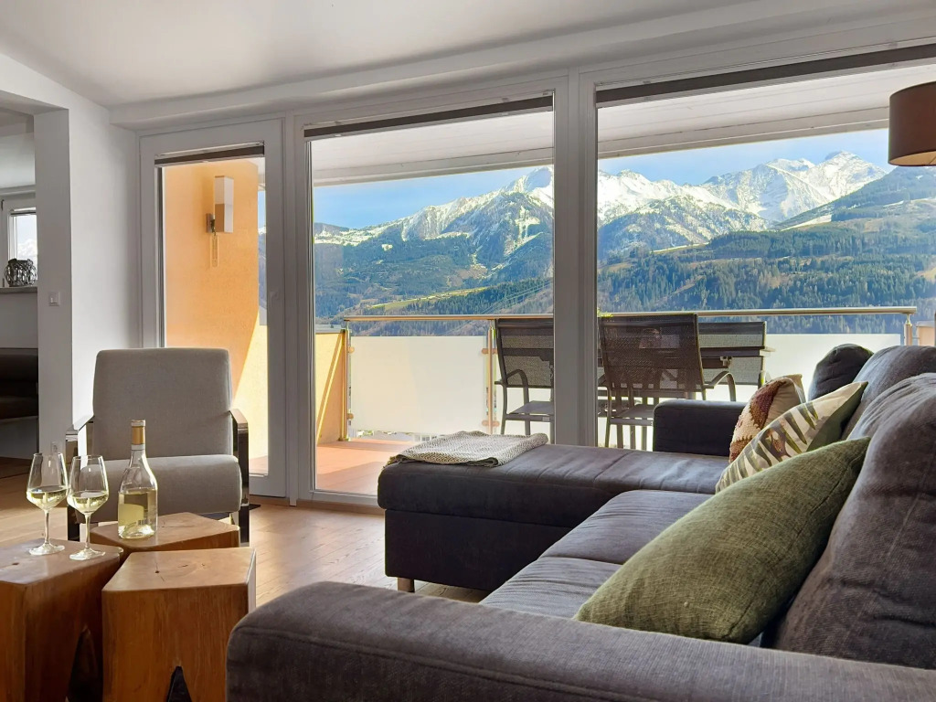 Hilltop apartment in Piesendorf with balcony