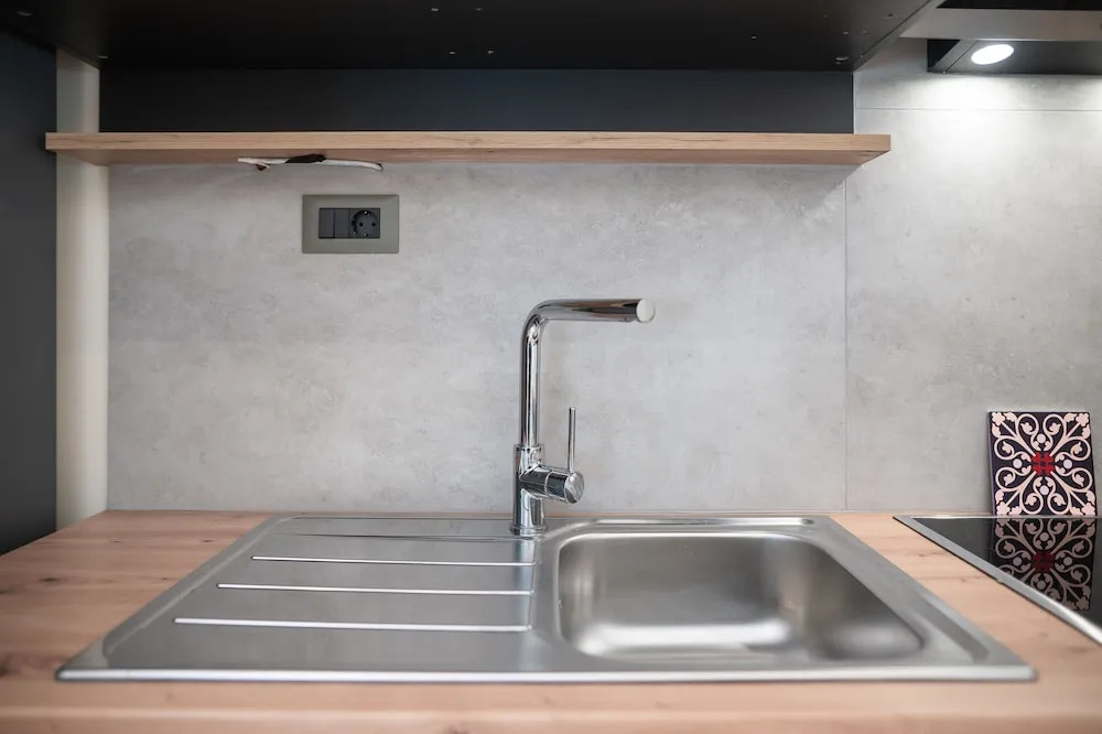 ELEGANCE SUITES
