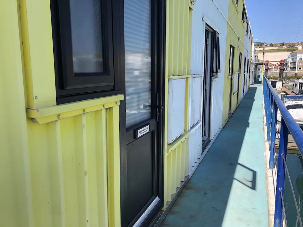 Brighton Water Cabin With Free Parking