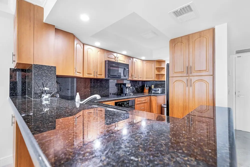 3 Bedroom Condo With Balcony View