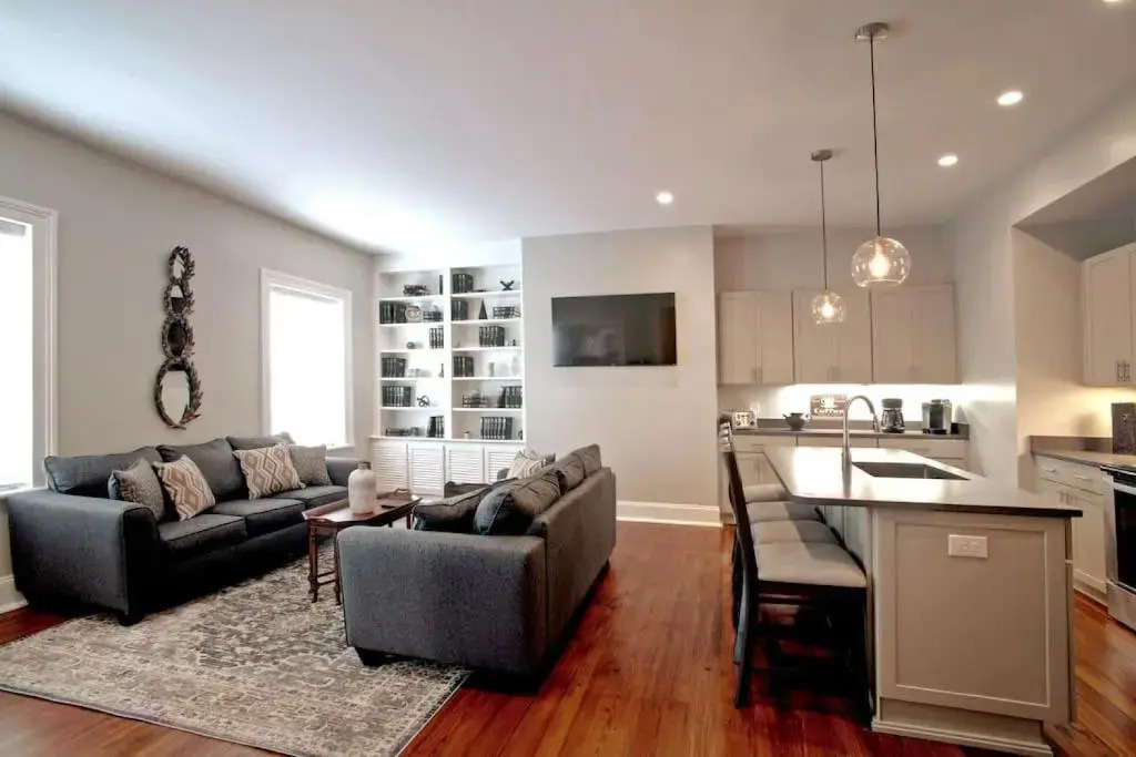 Newly Renovated 4 bed 3 bath and 2 Parking Spots