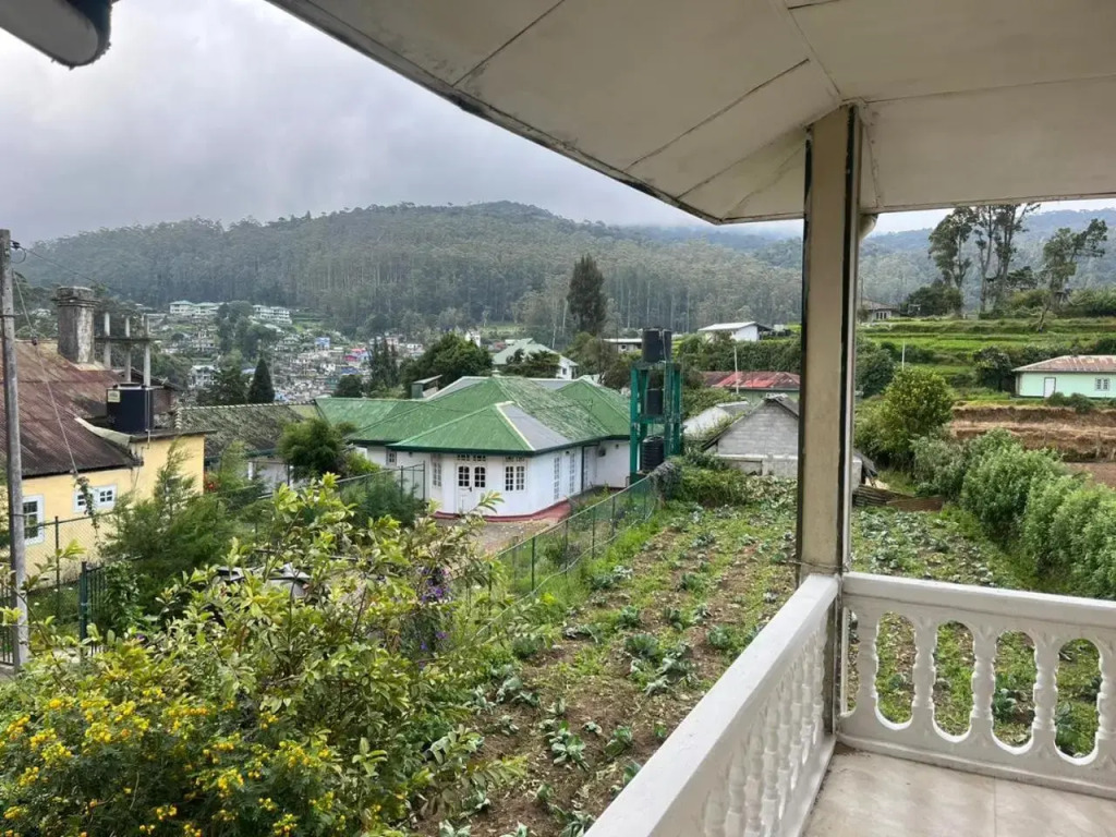 Selis Manor