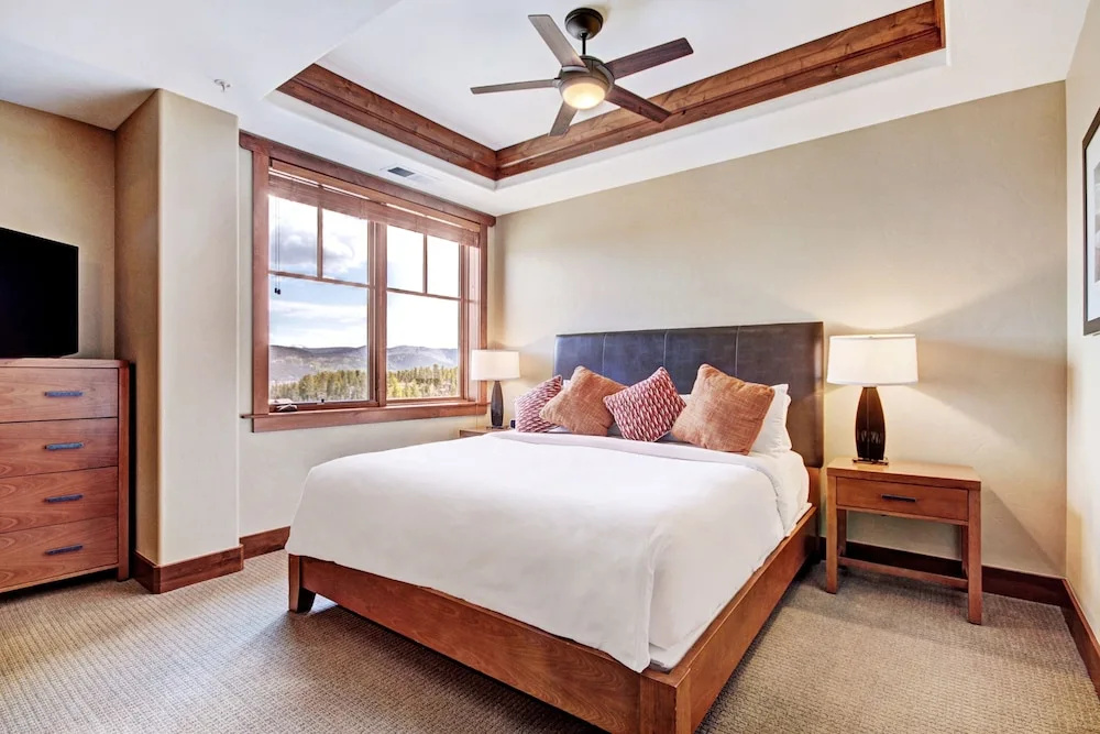 Luxury One Bedroom  At Base Of Peak 8! Condo by RedAwning
