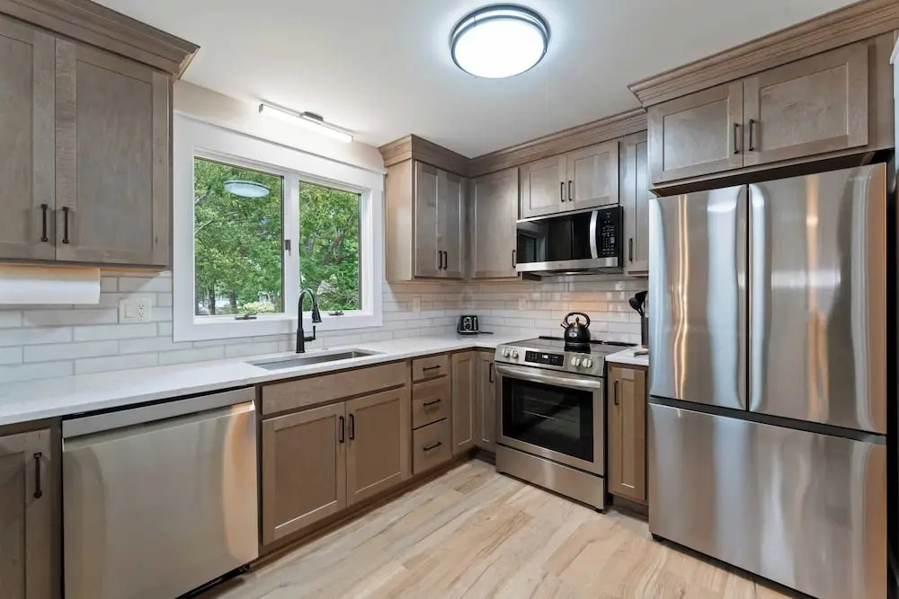 Stylish 3BR Waterfront Home w/ Sunset Porch + Access to Dining Sunsets on Shoreline by Avantstay