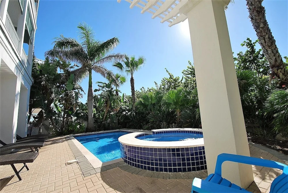 Bella Casa - Private House With Hot Tub 4 Bedroom Home by RedAwning