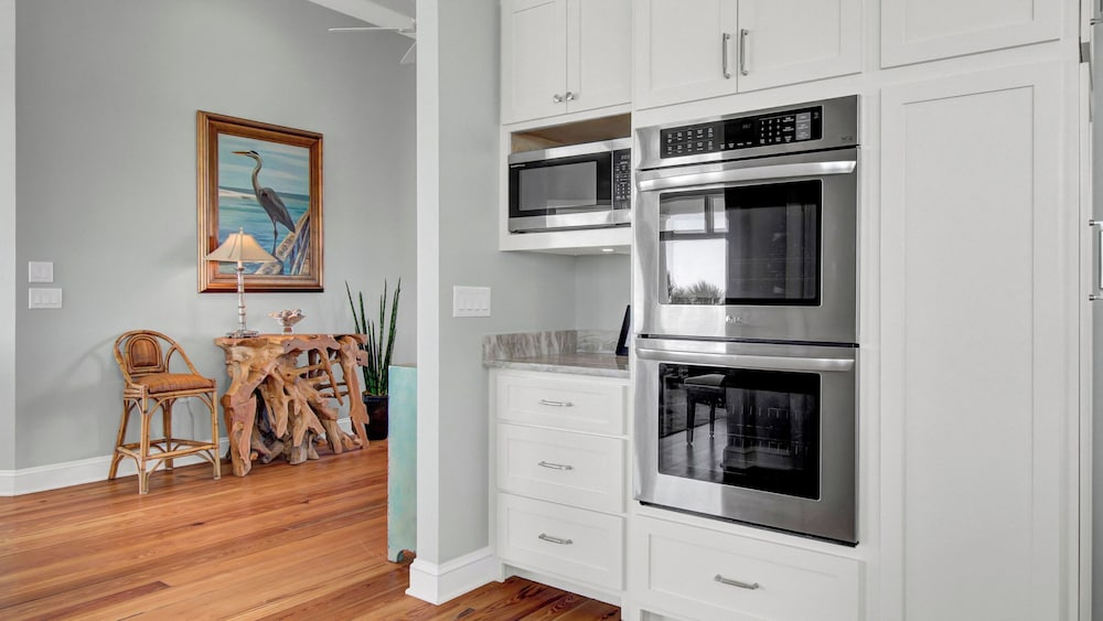 502 Ocean Blvd by Avantstay Beachfront w/ Pool & Ocean Views!