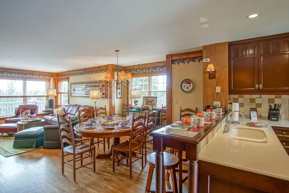 Camp 4 # 11: 3 Bedrooms + Bonus Sleeping Den, 3.5 Baths: Slope Side