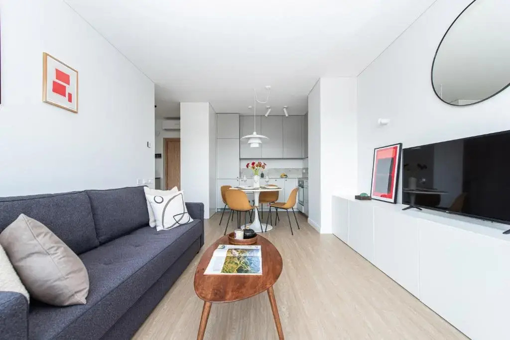 New Modern Apt with Garage Parking, Balcony, by Cohost
