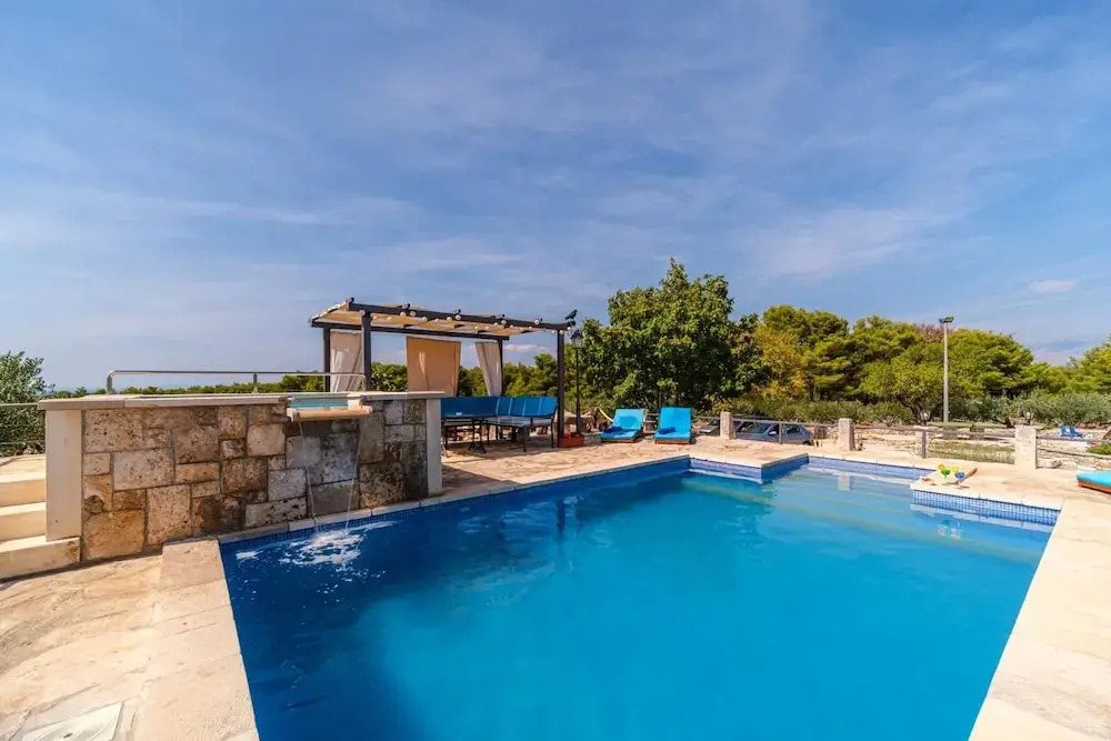 Holiday Home for up to 7 Pool Countryside by sea