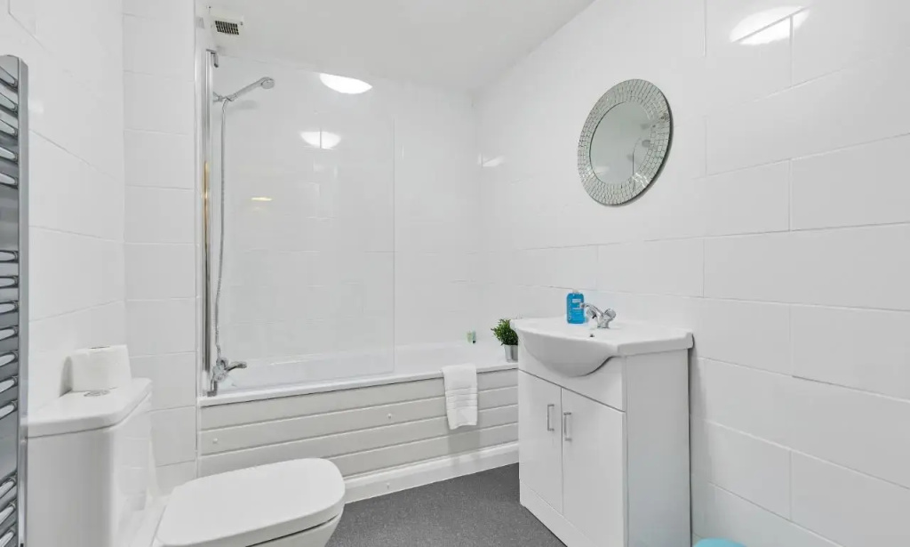 Seabright Townhouse | By My Getaways | Parking for one car