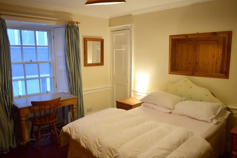 Central 1 Bedroom Apartment Sleeps 2