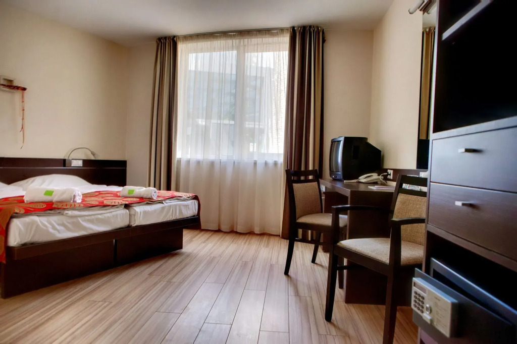 CE Plaza Hotel