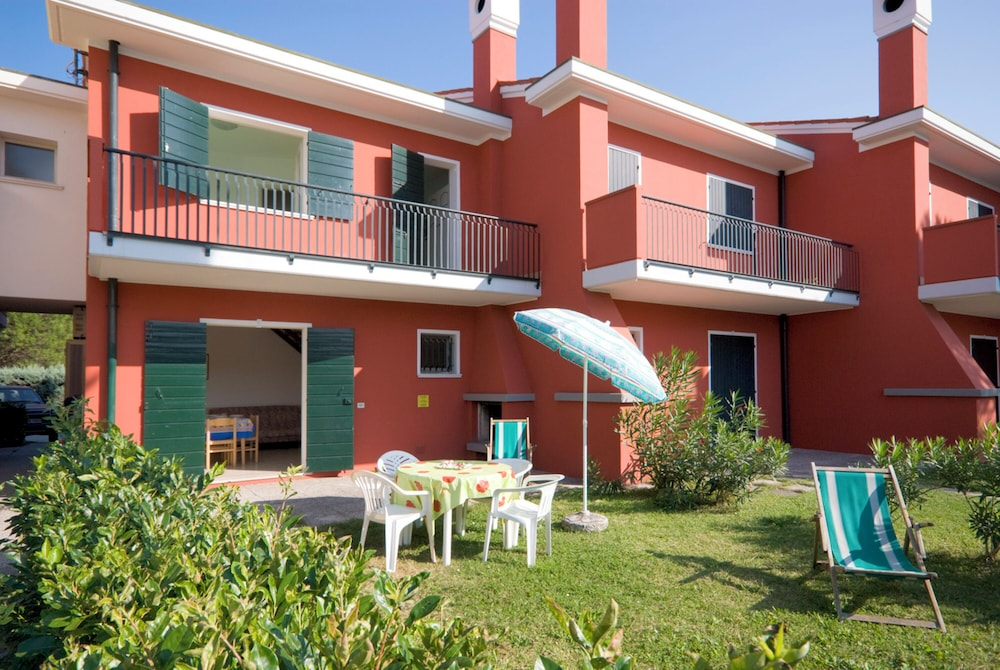 Family Vacation Apartment With Swimming Pools