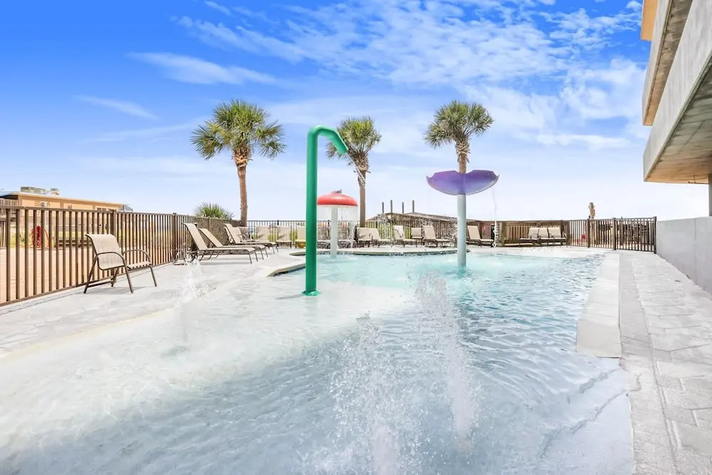 Seawind 1208 Beach Front Zero Entry Pool
