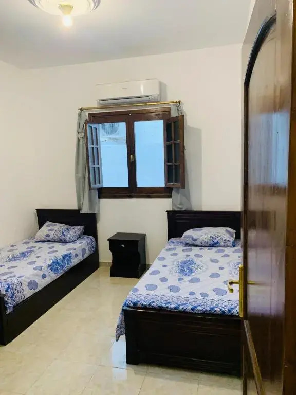 Relaxing 2-bdrm with strong Wi-Fi and private garden