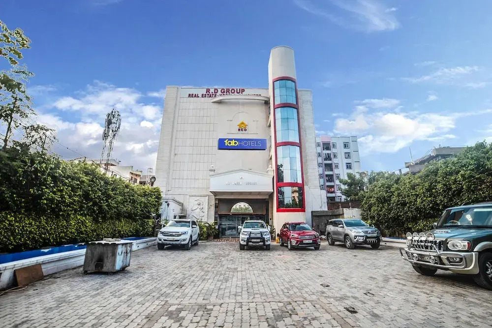 FabHotel R D Green