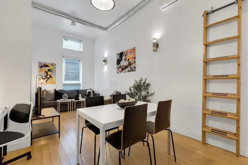 LiV MTL Main Plateau Suites Near Downtown Montreal