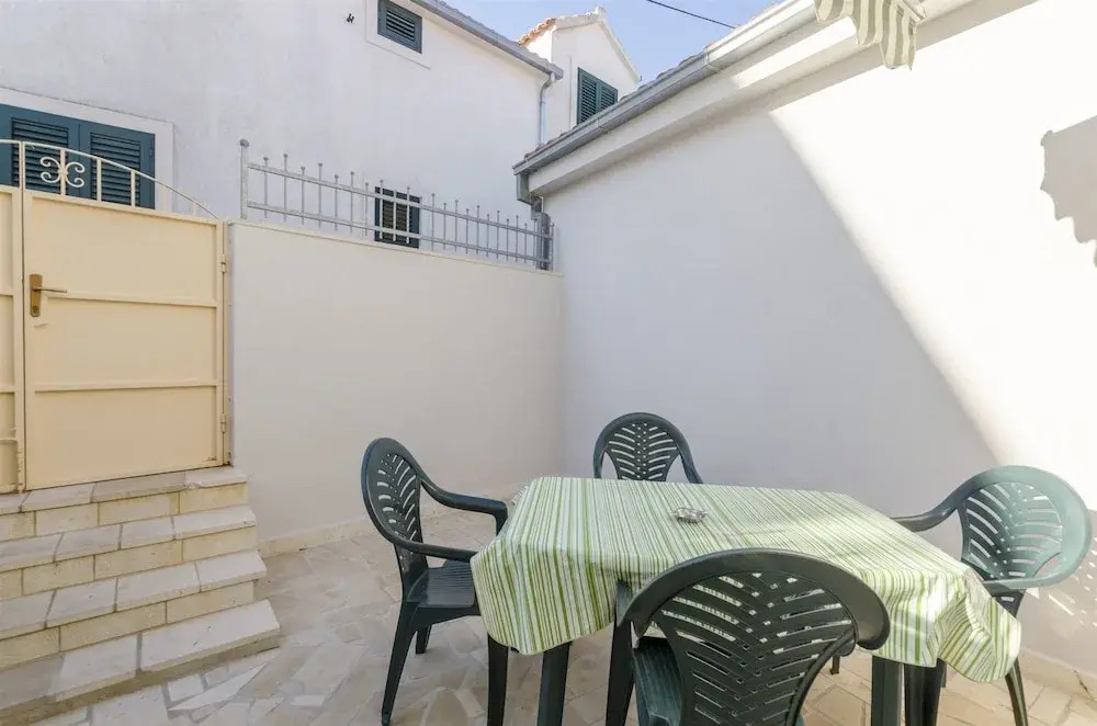 Apartments with parking space Supetar, Brac - 11278