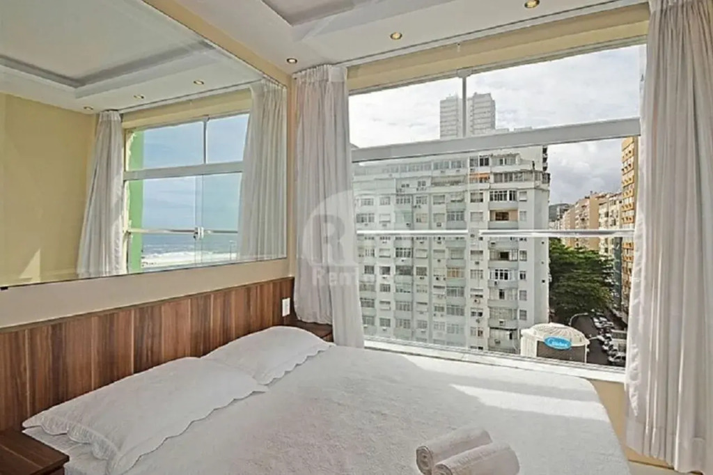 Lindo apto reformado com vista - C044