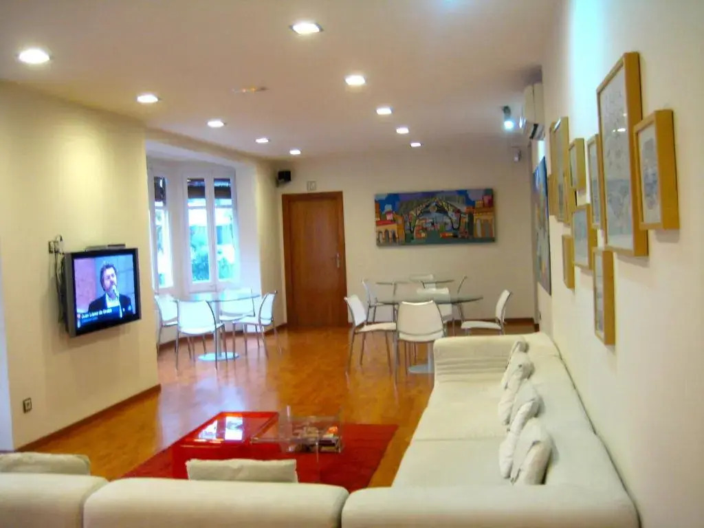 Hostal Madrazo