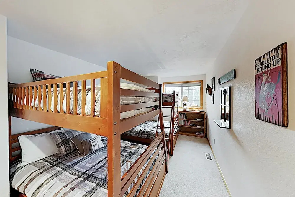 Tranquil North End Gem W/ Hot Tub & Bikes 5 Bedroom Home