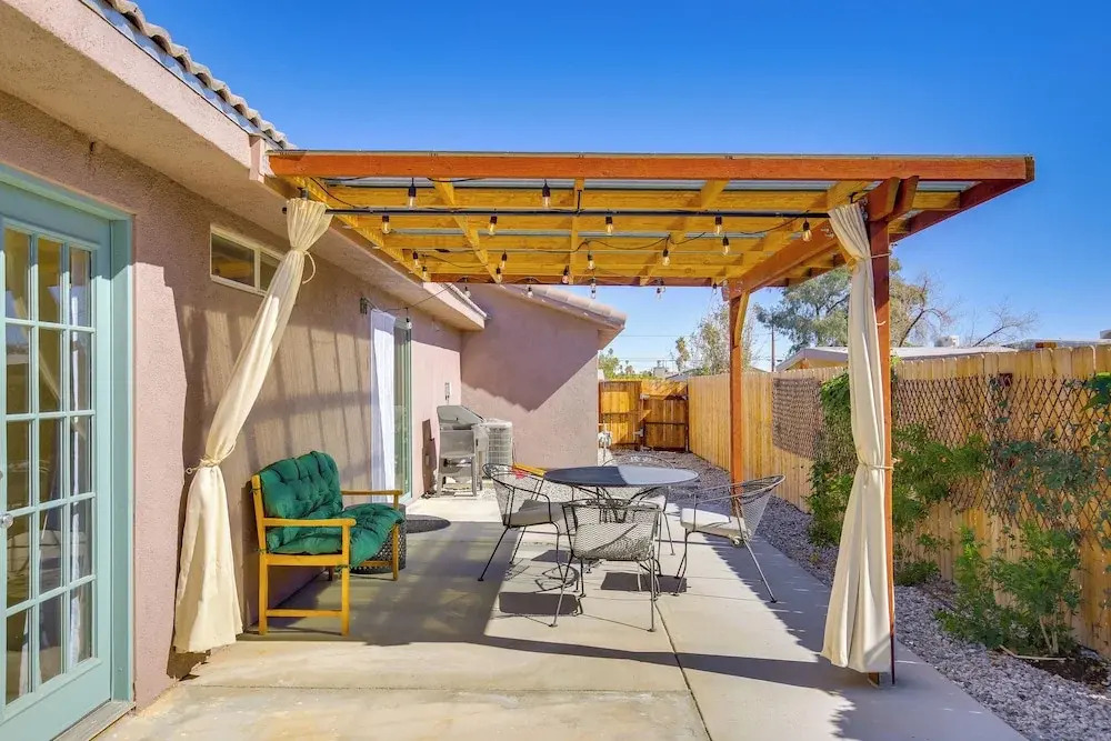 Family Home, 7 Mi to Joshua Tree National Park!