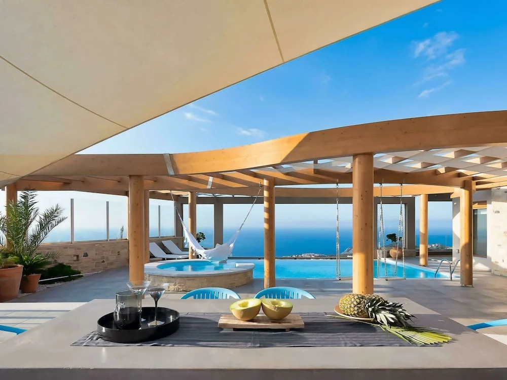 Villa in Agia Pelagia With Pool & Sea Views