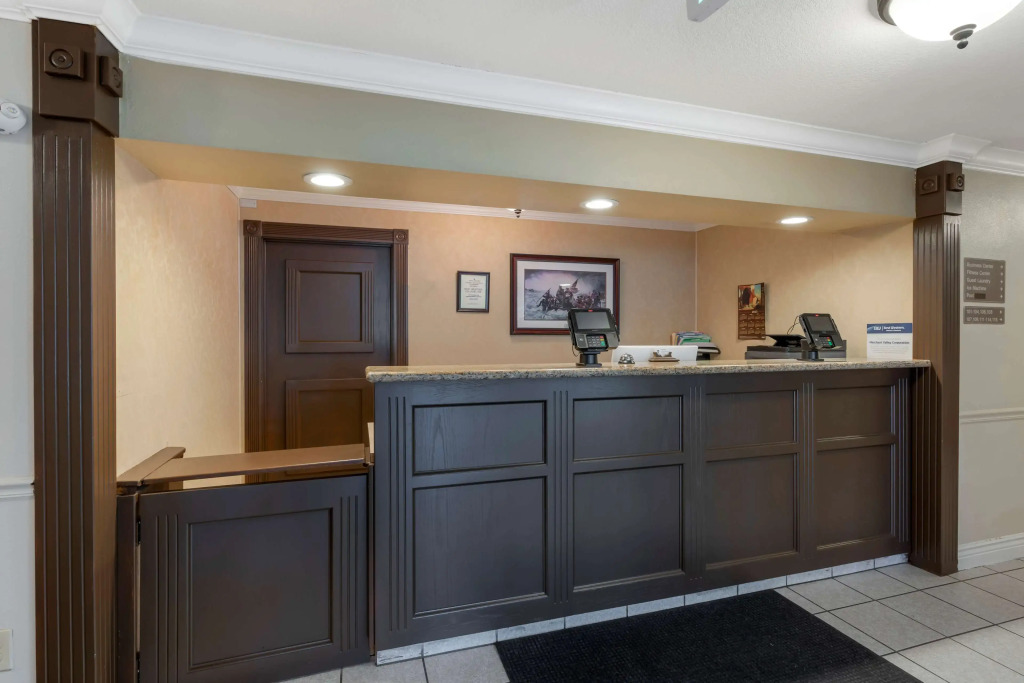 Best Western Colonial Inn
