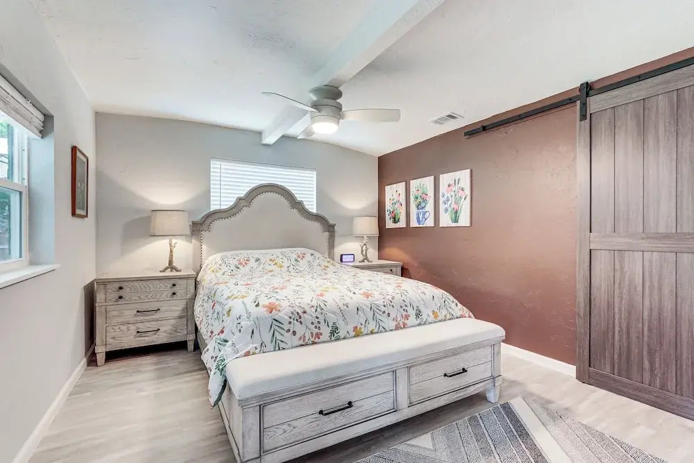 Idyllic Sarasota Home w/ Yard: 2 Mi to Beach!