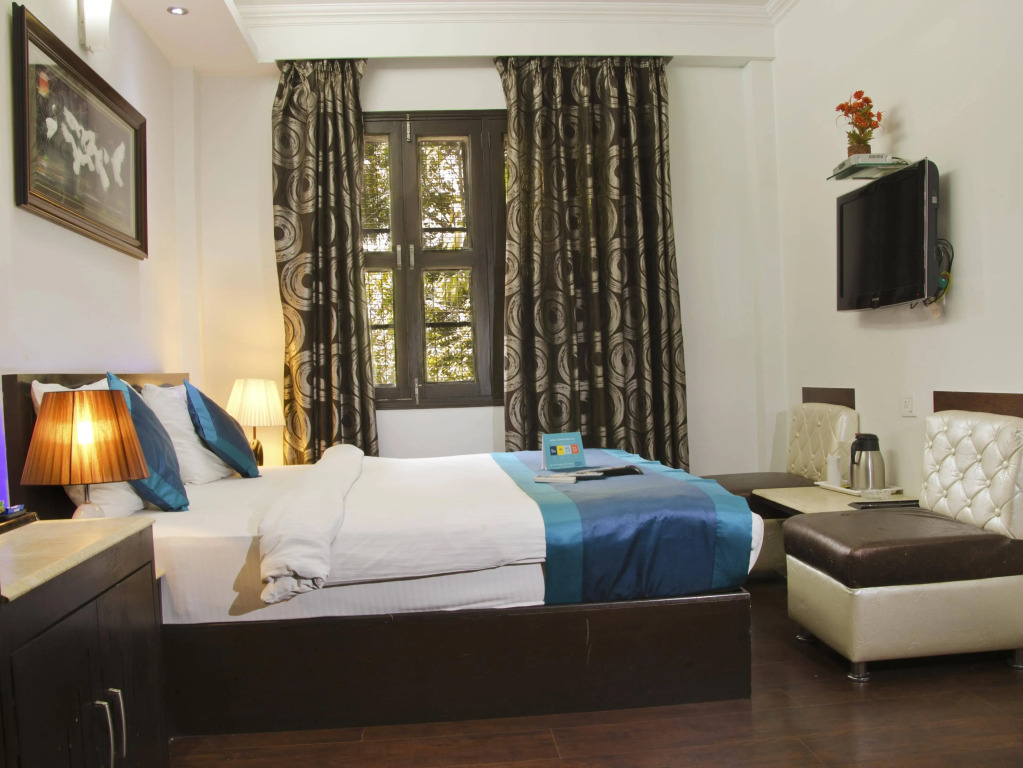Hotel Cosmo Near BLK Hospital Karol Bagh