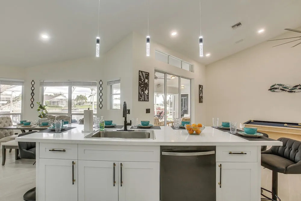 Direct Gulf Access Oasis w/ Hot Tub w/ Pool Table