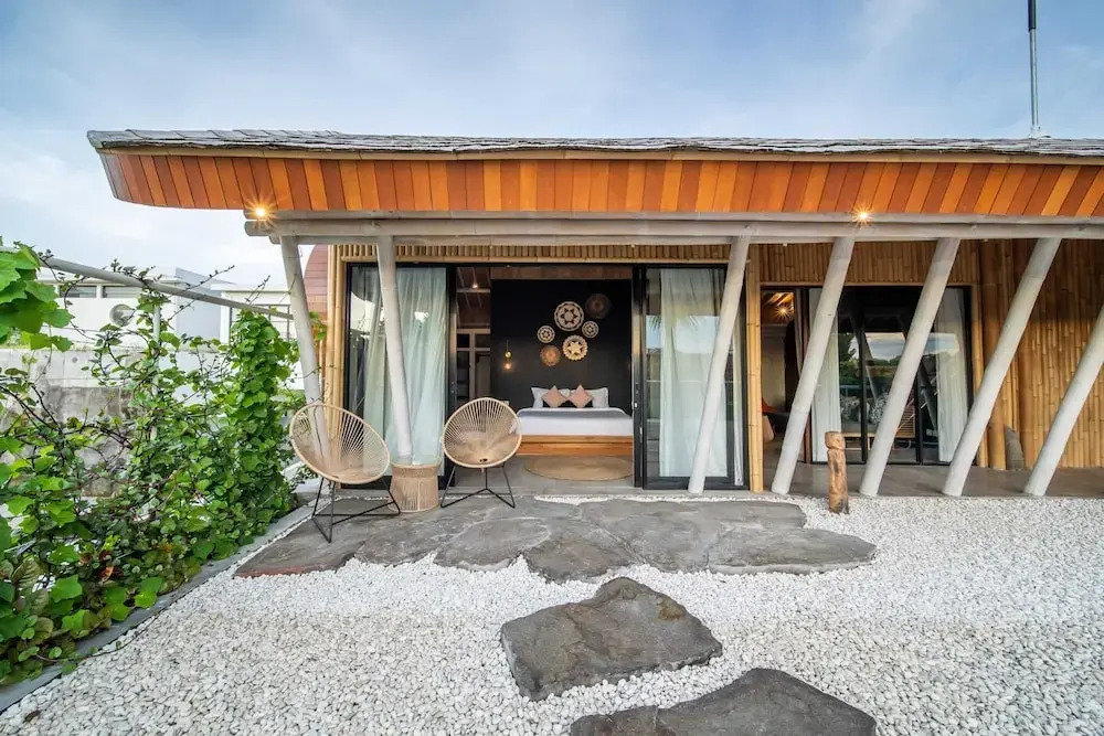 Stunning Architecture 5BR Bamboo With Tropical Pool Villa in Umalas
