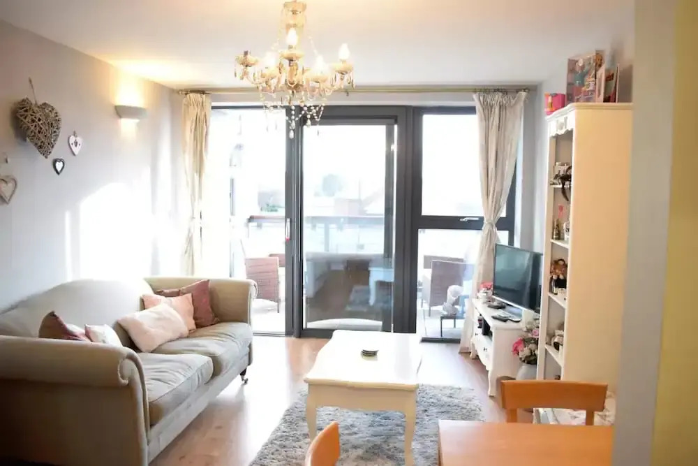 Stylish 1 Bedroom Apartment With Balcony