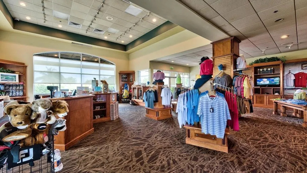 Solterra Vacation Rental: Luxury 3-BR Condo with Lake & Golf Views. Access to Luxury Pool, Hot Tub, and Golf Courses at Lely Resort. Close to Naples Beaches, 5th Avenue S, and Marco Island