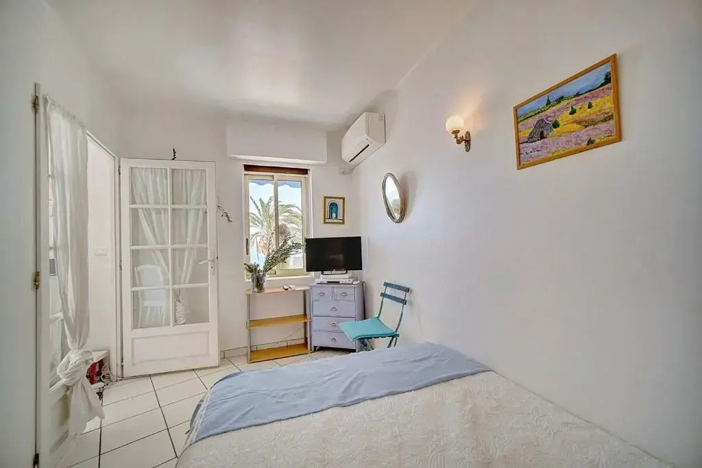 CHARMANT 2 PIECES AVEC TERRASSE VUE MER l! A1B120