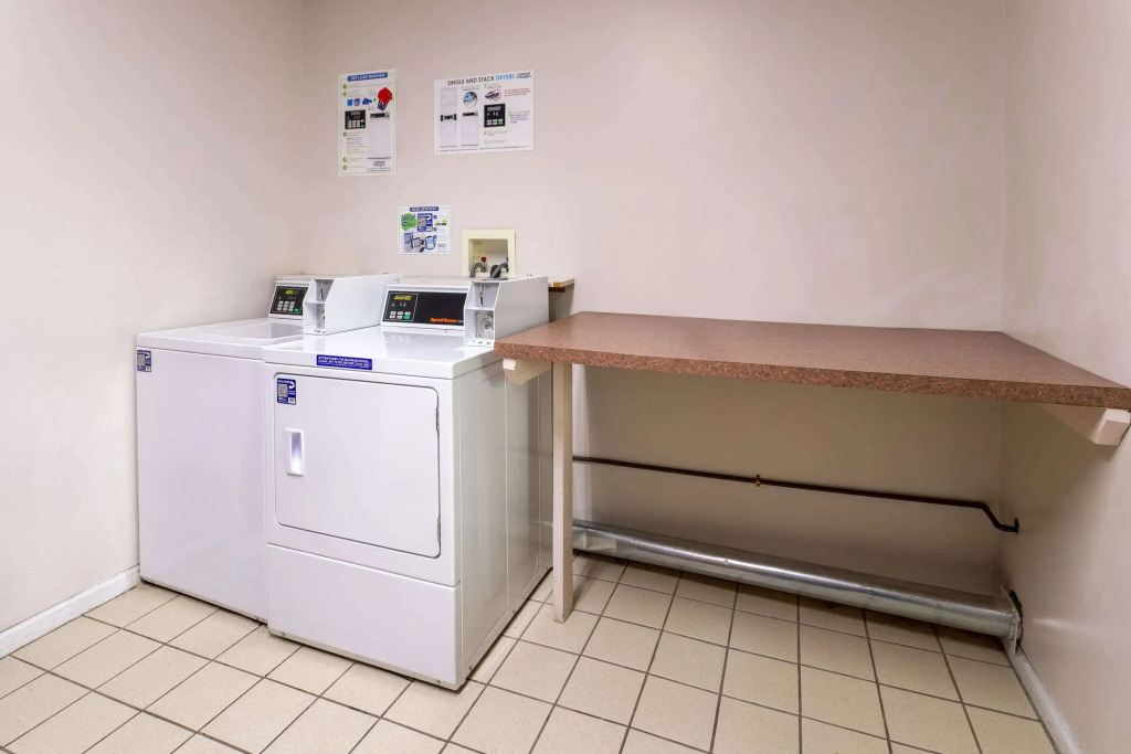 Days Inn & Suites by Wyndham Cherry Hill - Philadelphia