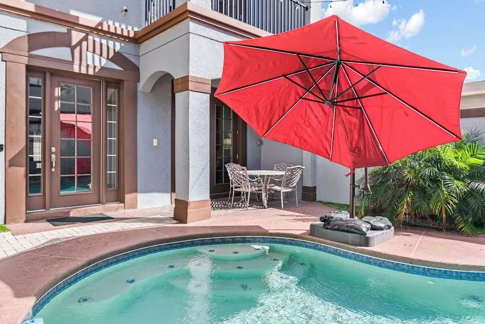 Inviting 5BR Villa in Reunion Resort