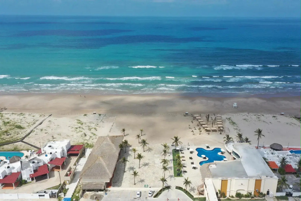 Hotel Arenas del Mar Resort