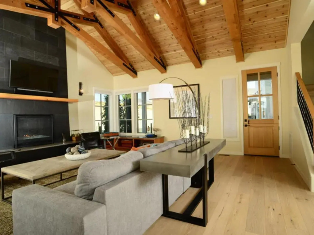 Arroyo with a Carriage House #60