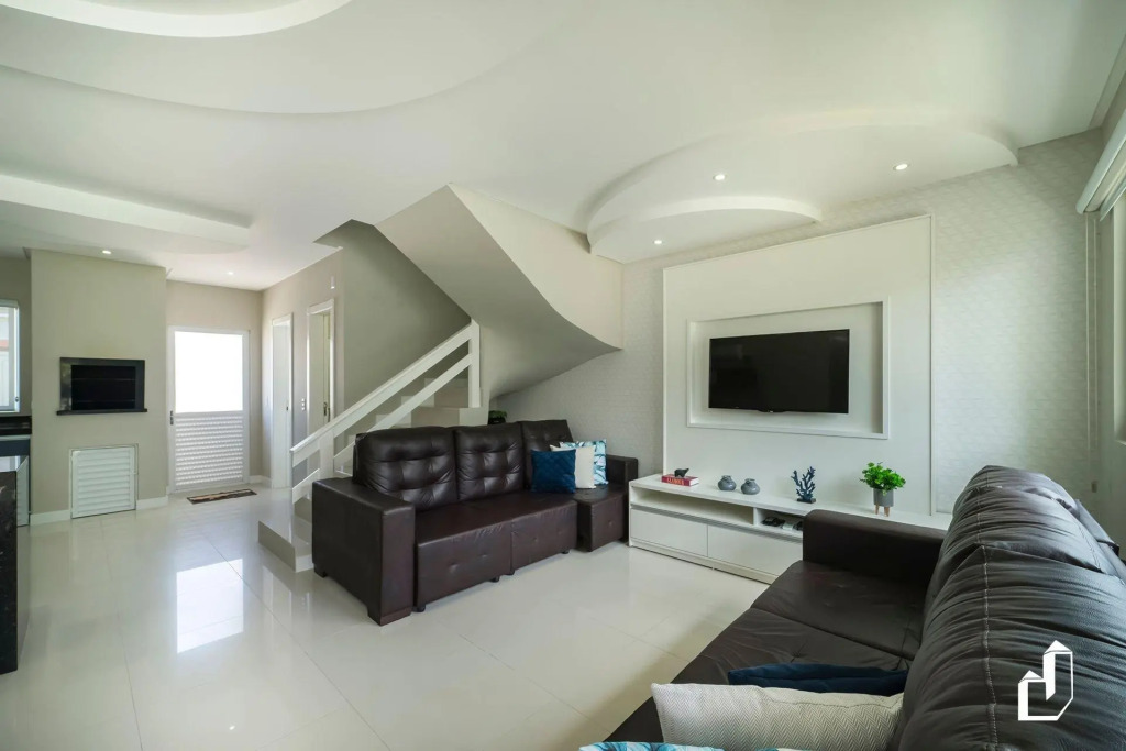 Duplex com piscina à beira mar e 03 suítes