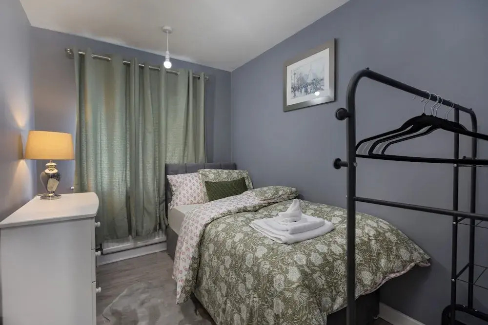 House -sleeps 8, Parking, Suitable for Contractors