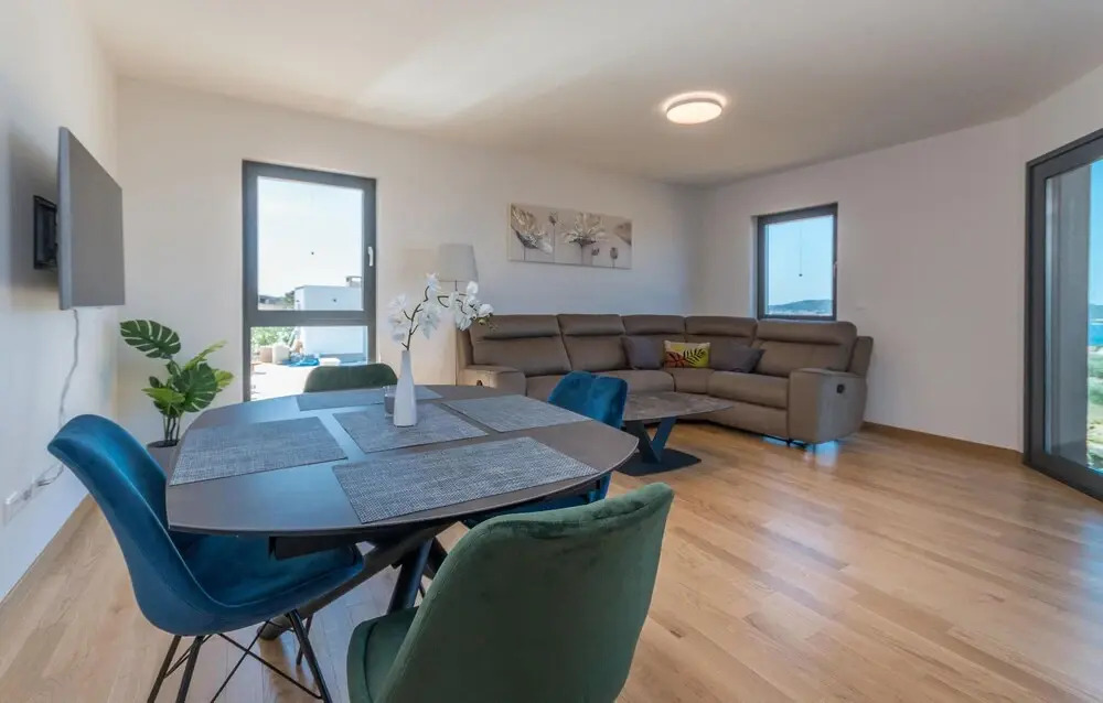 Nice Apartment in Sveti Filip i Jakov With Wifi, Heated Swimming Pool and 2 Bedrooms