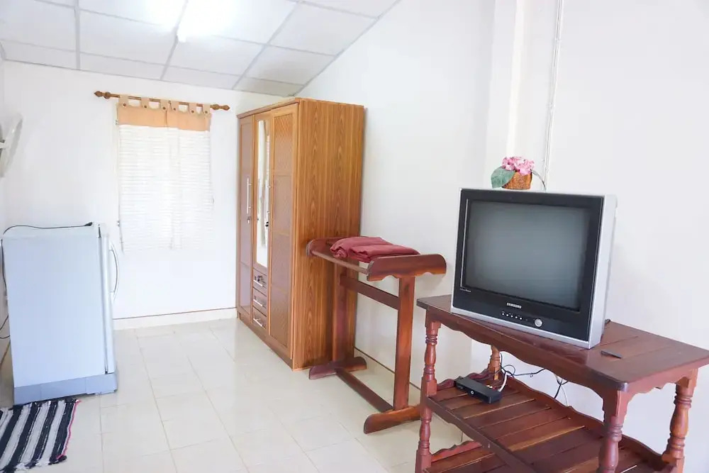 Na Thammachart Hotel