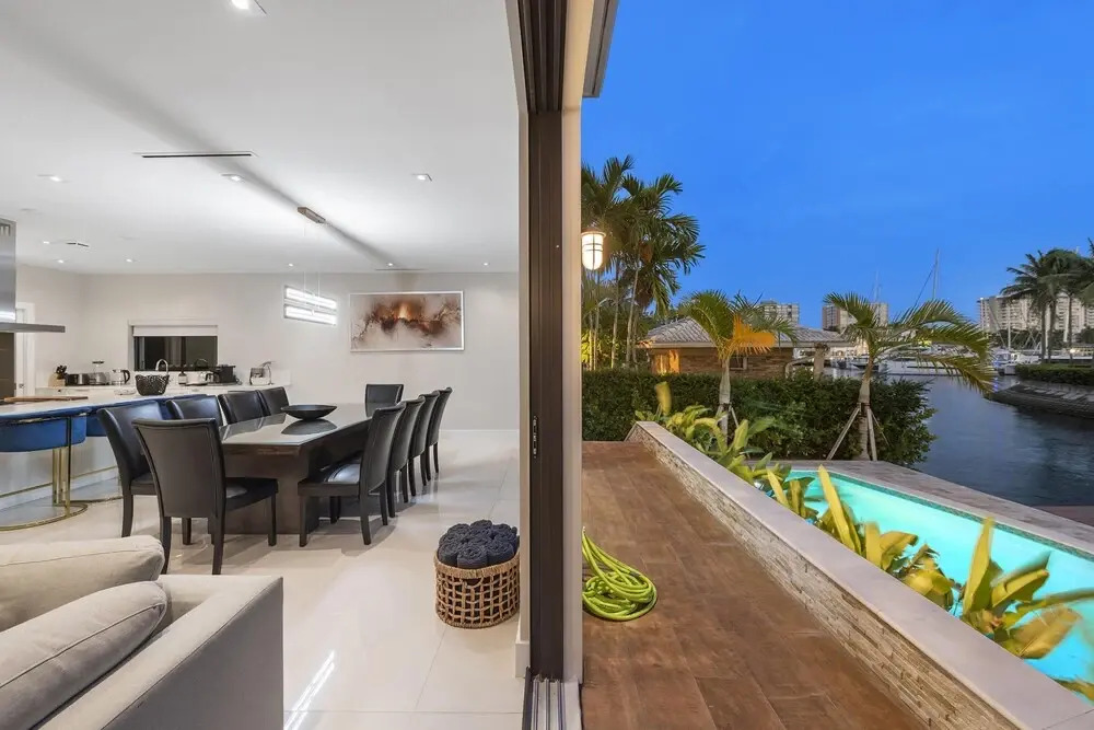 Waterfront Villa in Hollywood! Heated Pool and Game room