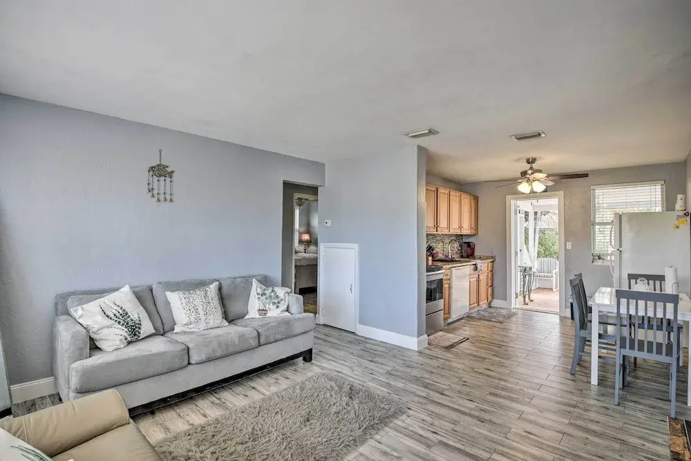 Ormond Beach Home w/ Screened Porch, Walk to Shore